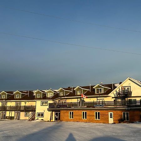 North Adventure Inn Cochrane Екстериор снимка