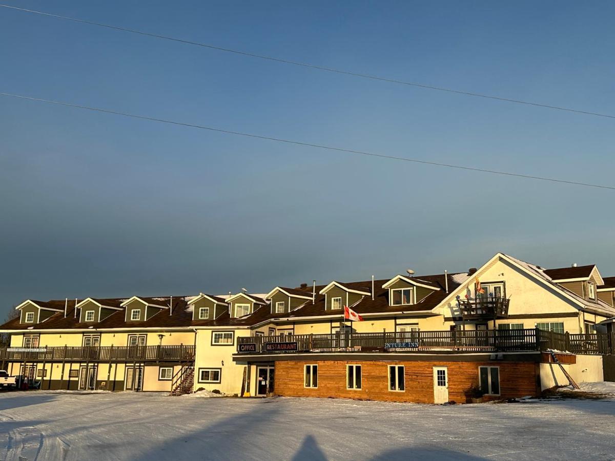 North Adventure Inn Cochrane Екстериор снимка