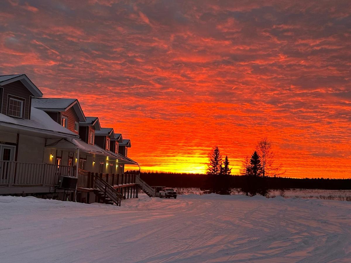 North Adventure Inn Cochrane Екстериор снимка