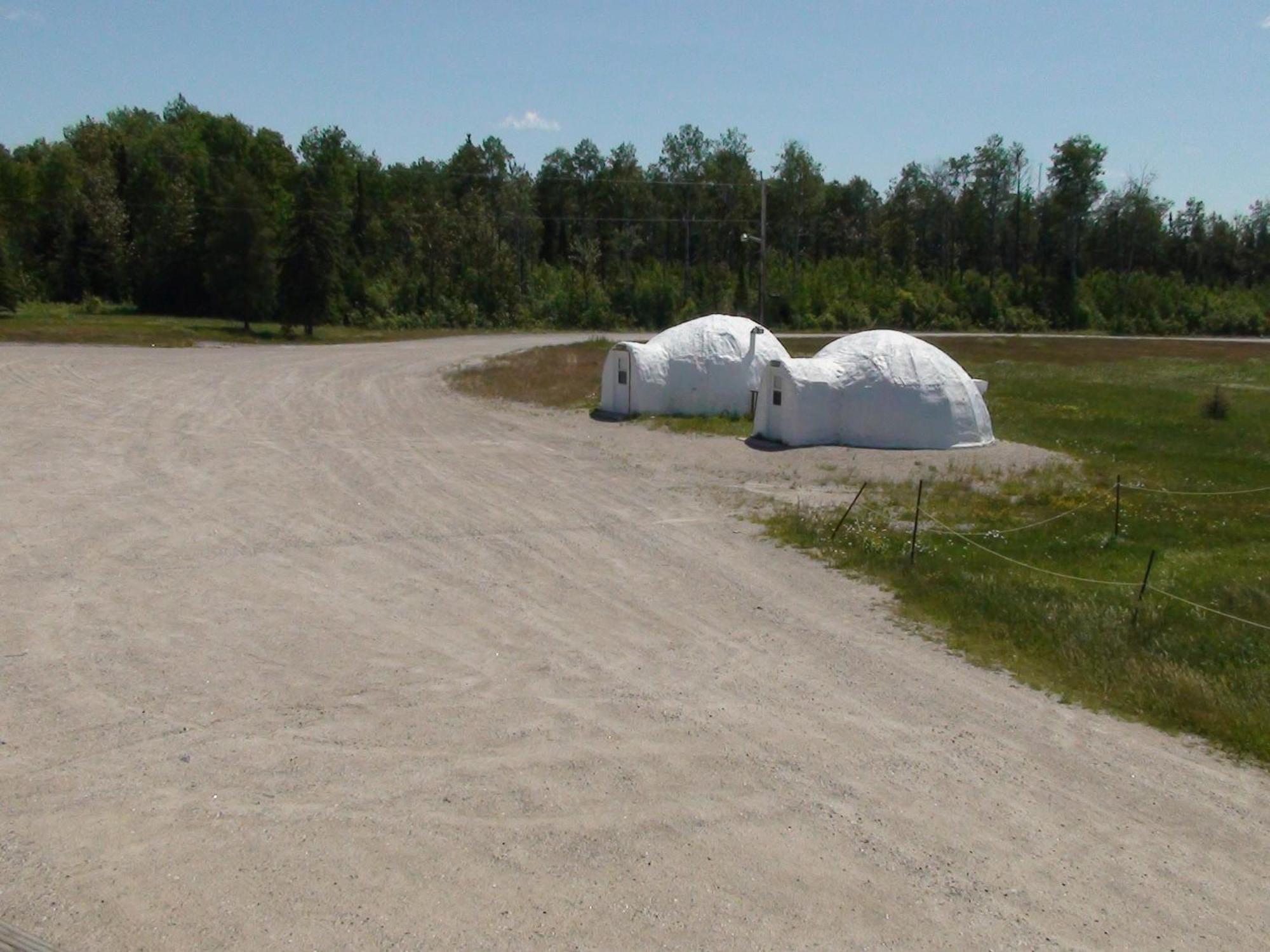 North Adventure Inn Cochrane Екстериор снимка