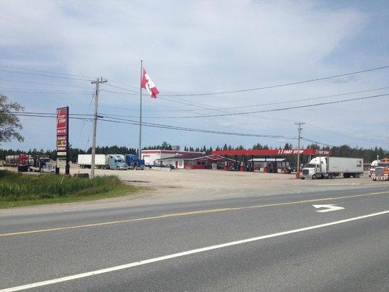 North Adventure Inn Cochrane Екстериор снимка
