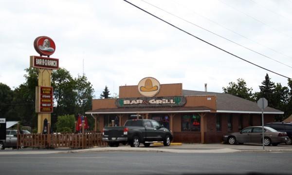 North Adventure Inn Cochrane Екстериор снимка