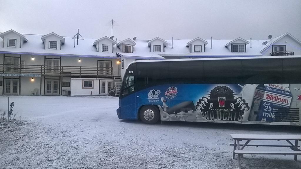 North Adventure Inn Cochrane Екстериор снимка