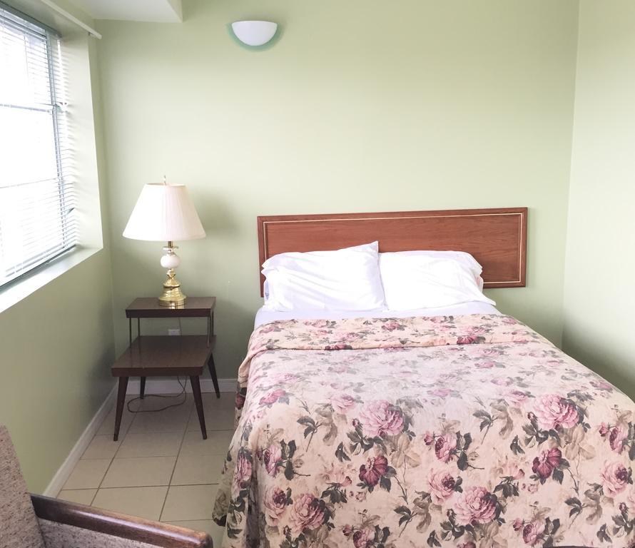 North Adventure Inn Cochrane Екстериор снимка