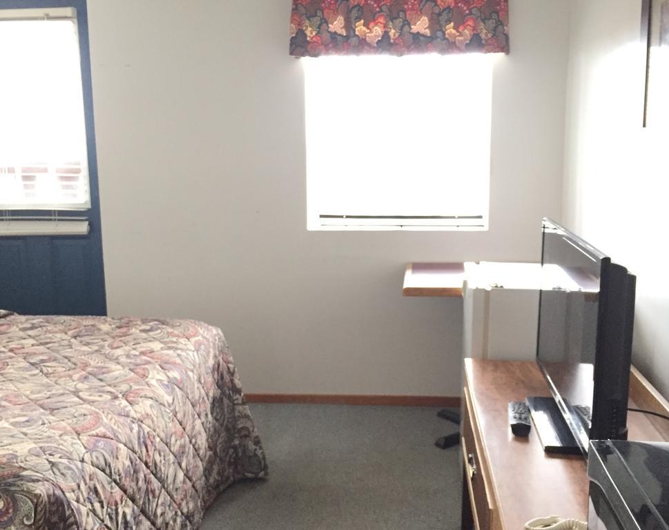 North Adventure Inn Cochrane Екстериор снимка