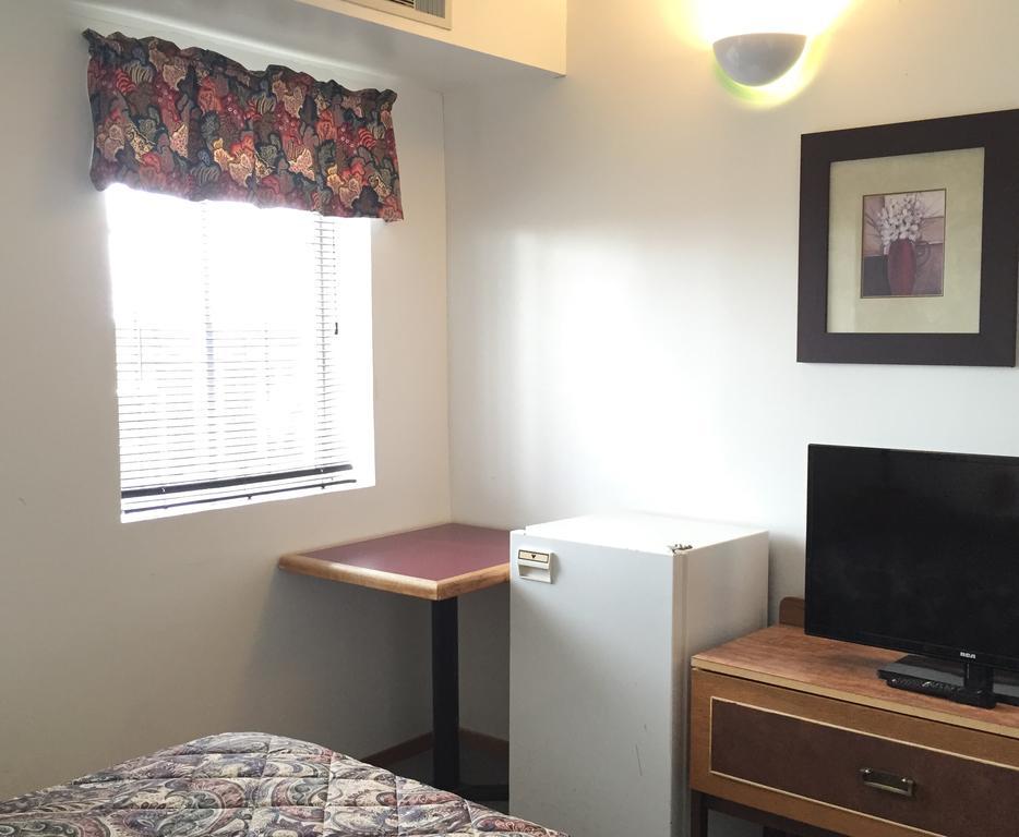 North Adventure Inn Cochrane Екстериор снимка