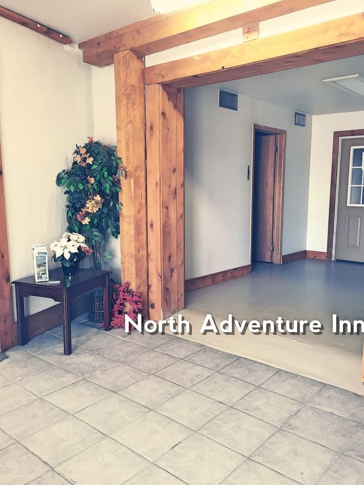 North Adventure Inn Cochrane Екстериор снимка