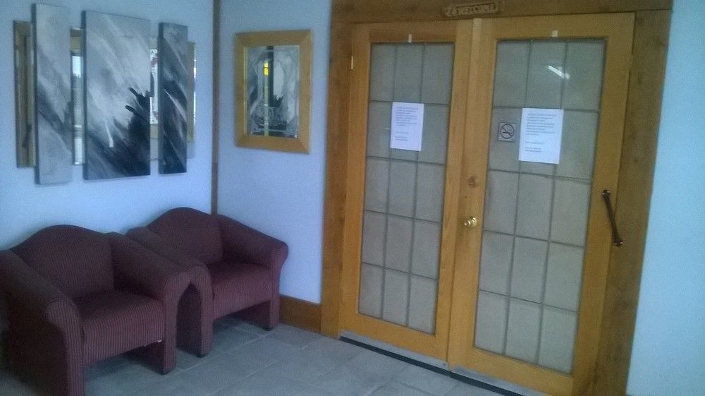 North Adventure Inn Cochrane Екстериор снимка